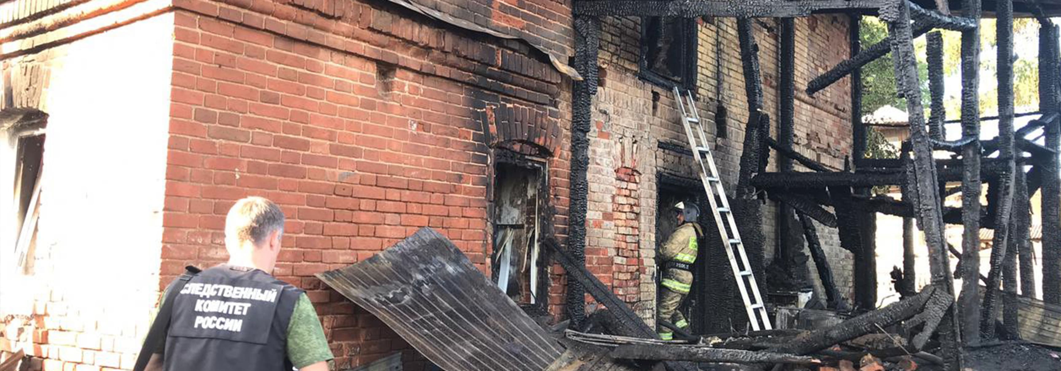 В ночь с 11 на 12 января в Екатеринбурге произошло ЧП. Сильный пожар в жилом доме 1980 года постройки унес жизни нескольких человек.
