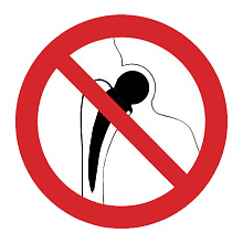 Знак P16 Запрещается работа (присутствие) людей, имеющих металлические импланты (200х200)